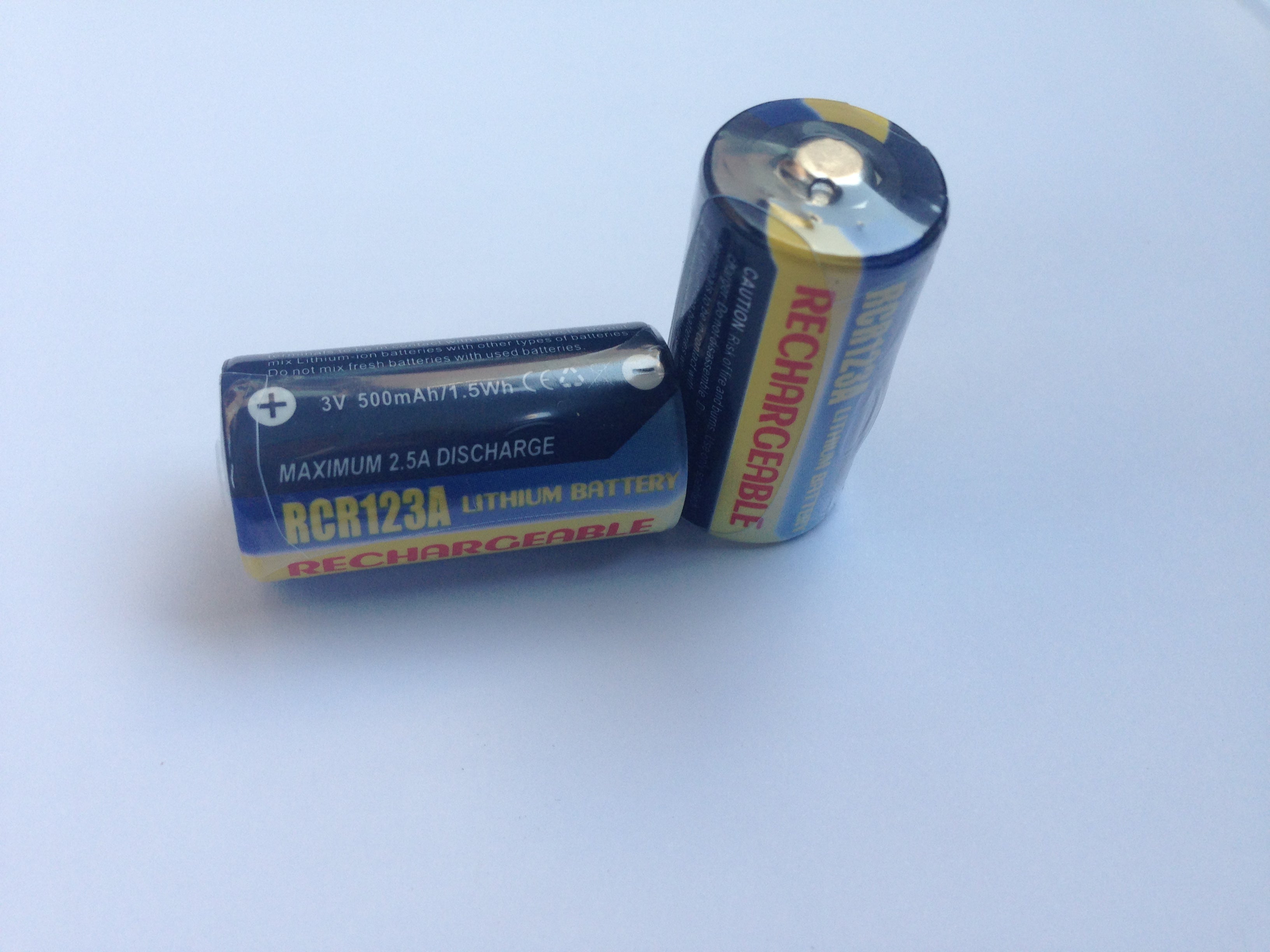 Incarcator acumulatori litiu CR123A 3V cu 2 acumulatori 500mAh inclusi
