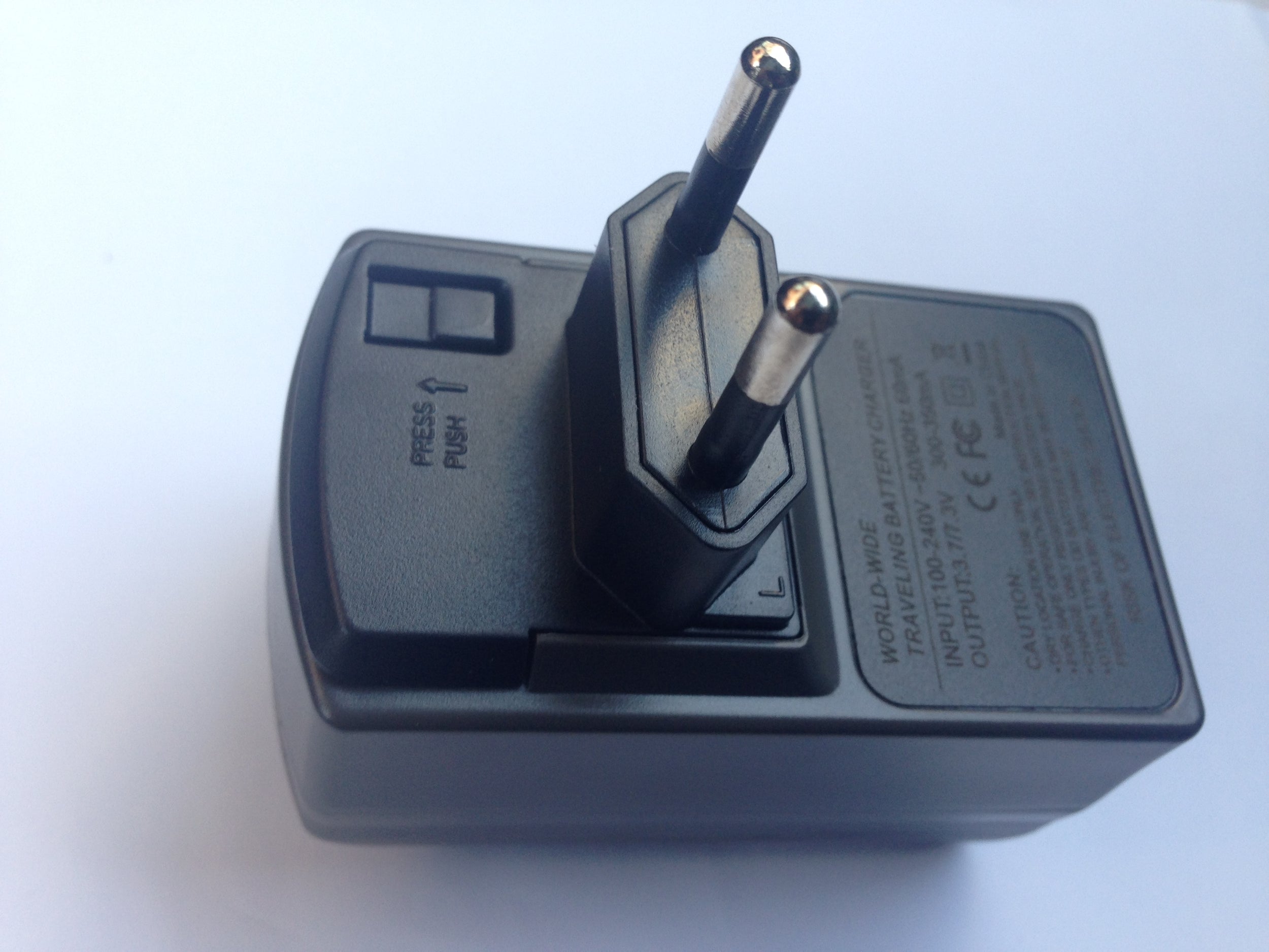Incarcator acumulatori litiu CR123A 3V cu 2 acumulatori 500mAh inclusi
