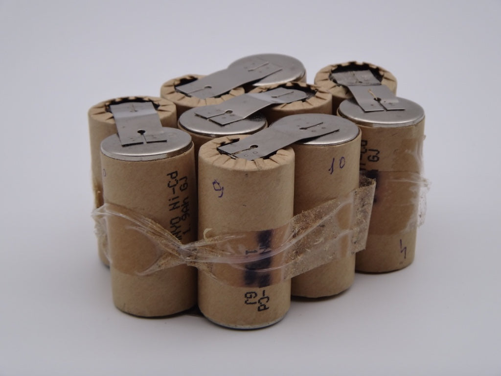 Inlocuire, reconditionare acumulatori defecti prin lipire cu sudura in puncte la bormasina, aspirator, echipamente electrice